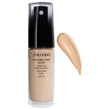 Shiseido Synchro Skin Glow Luminizing Fluid Foundation