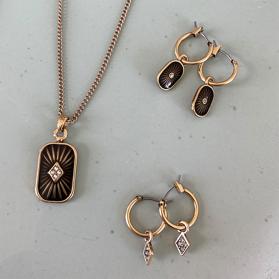 Vintage Enamel Neklace